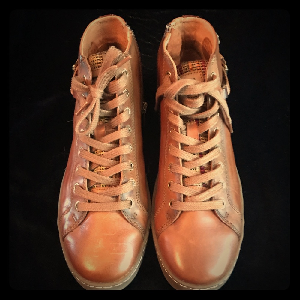 Pikolinos leather high top sneaker - size 39